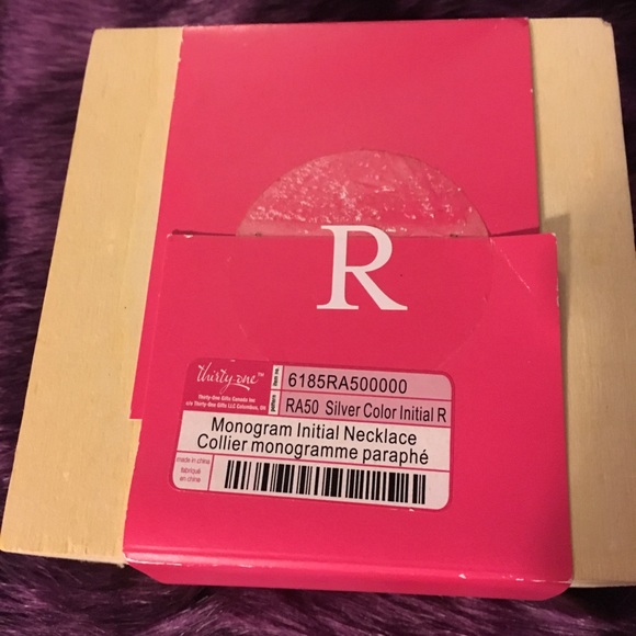 ThirtyOne Kade Necklace “R” Monogram - Picture 6 of 6